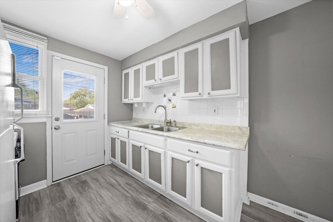 1380 Wentworth Ave - Photo 7 of 25