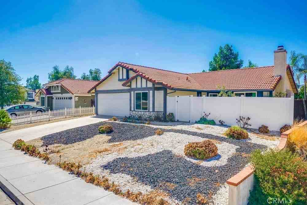 22895 Temet St - Photo 2 of 38