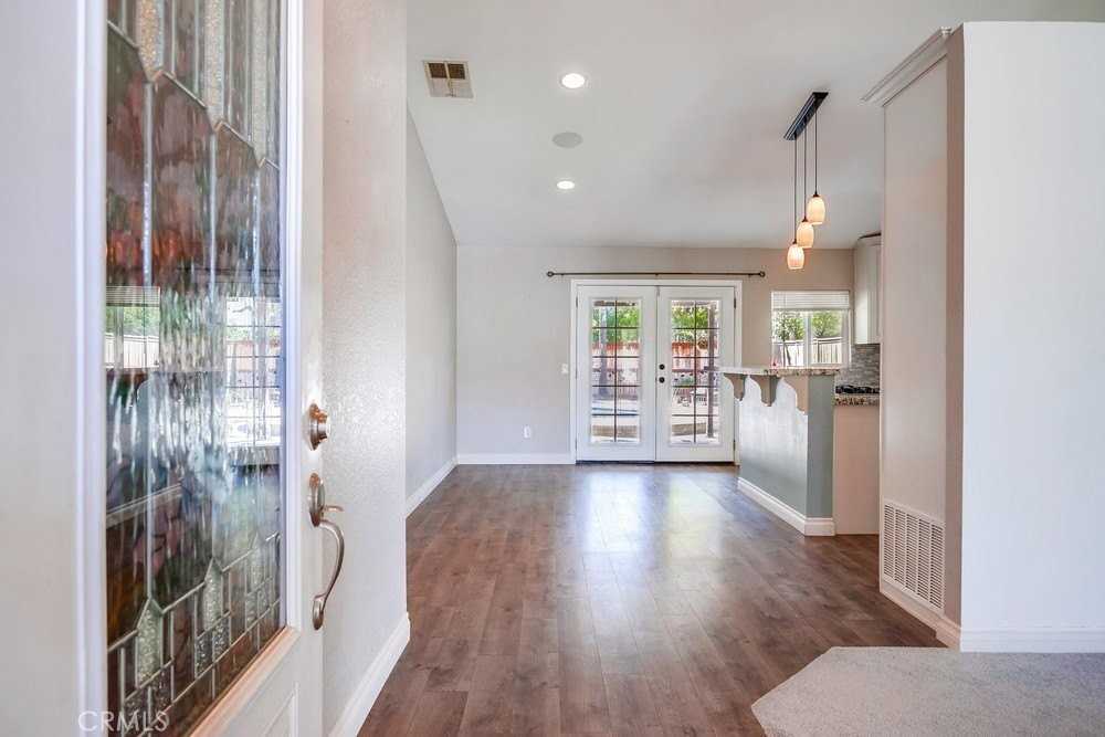 22895 Temet St - Photo 7 of 38