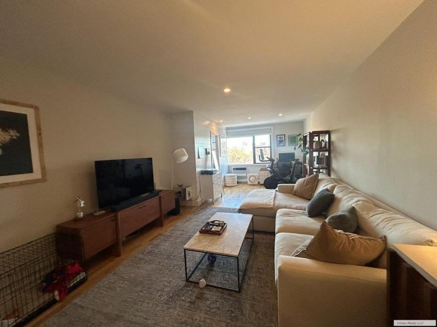 293 Central Park W - Photo 3 of 10