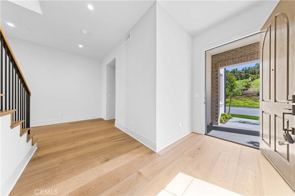 233 Pinnacle - Photo 5 of 50