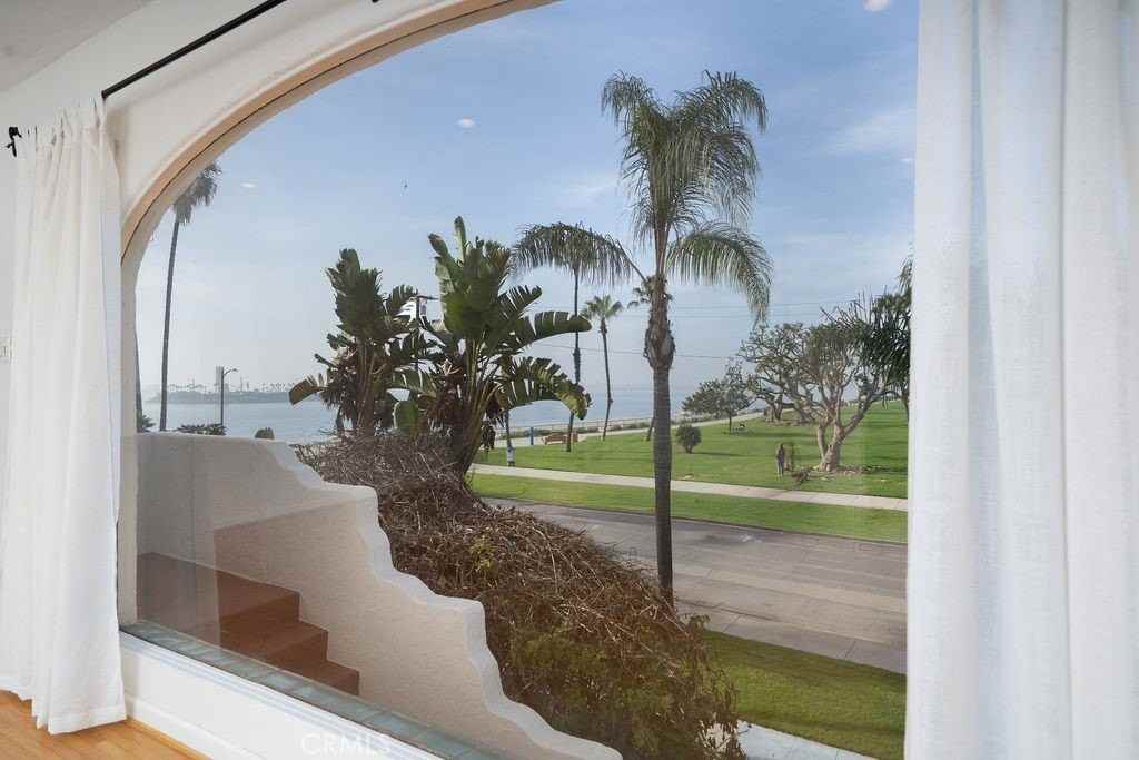 8 36th Pl - Photo 7 of 30