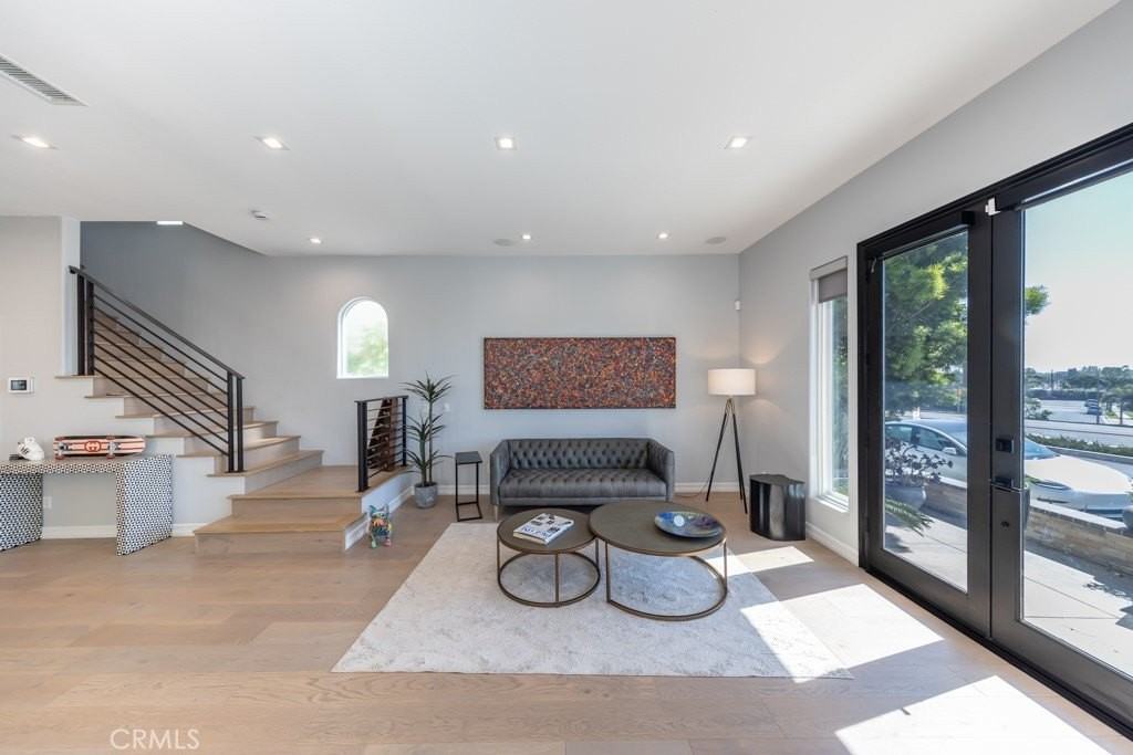 831 Frankfort Ave - Photo 3 of 43