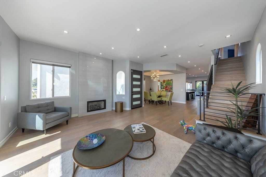 831 Frankfort Ave - Photo 5 of 43