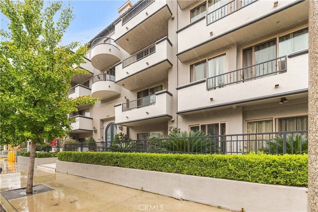 11218 Camarillo St #404 - Photo 3 of 50