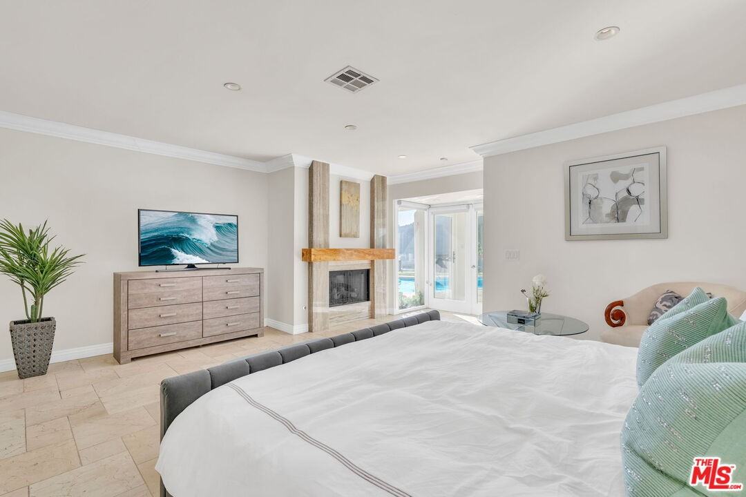 2177 Summitridge Dr - Photo 3 of 8