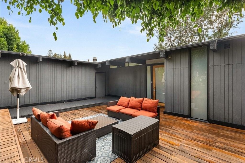 3339 N Knoll Dr - Photo 2 of 21