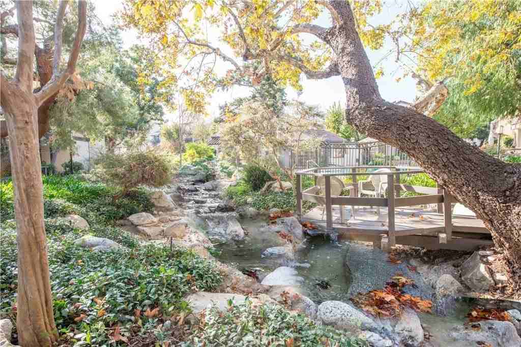 5711 Owensmouth Ave #127 - Photo 2 of 30