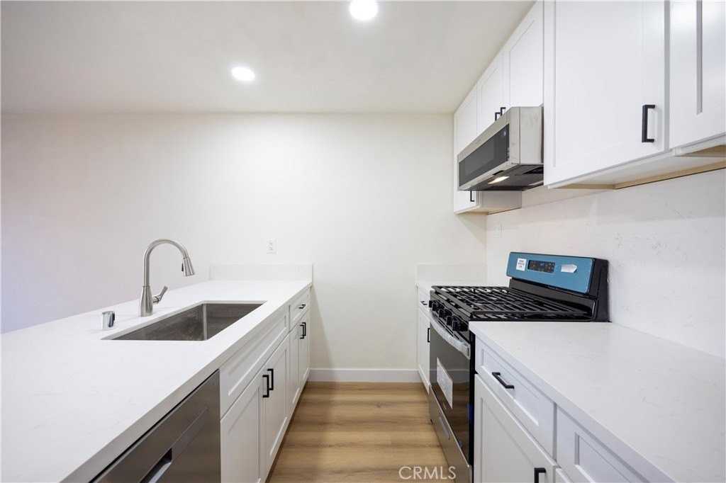 115 N Walnuthaven Dr #1 - Photo 4 of 15