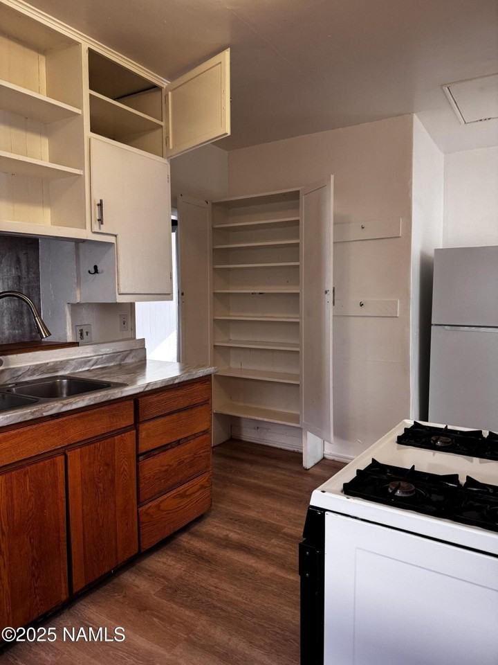 215 W Fourth St - Photo 4 of 14