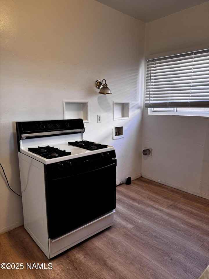 215 W Fourth St - Photo 5 of 14