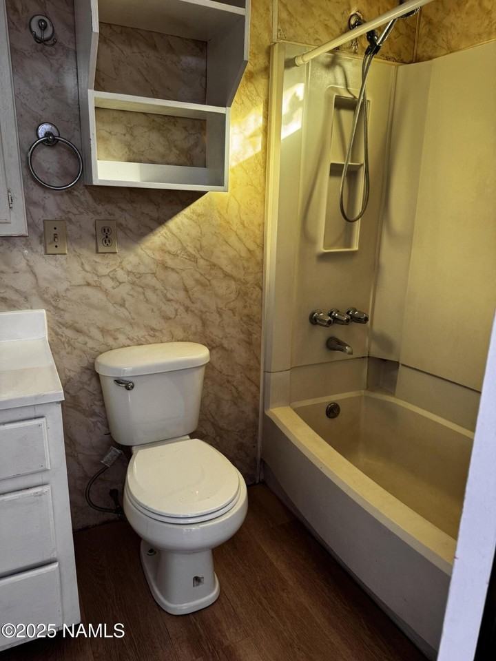 215 W Fourth St - Photo 7 of 14