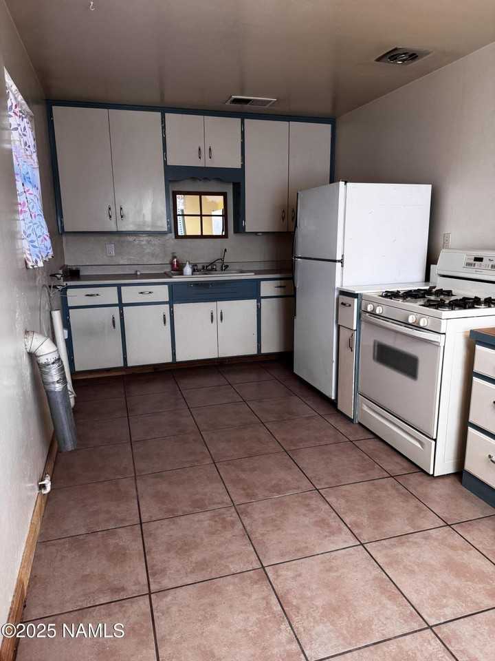 1012 W Aspinwall St - Photo 2 of 11