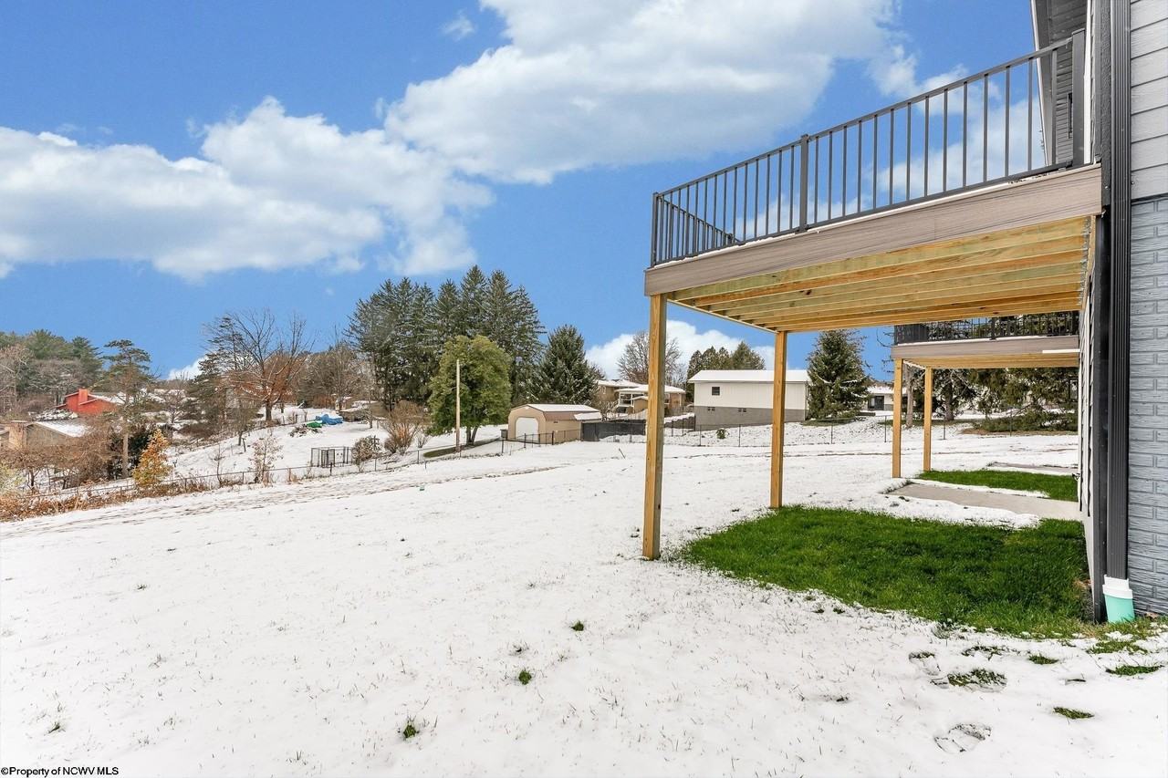 1645 Van Voorhis Rd - Photo 7 of 48