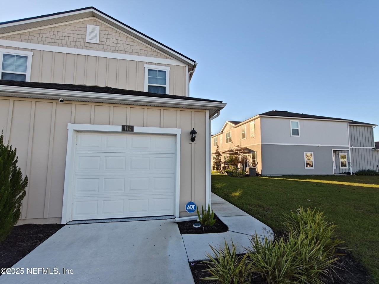 114 Summer Moon Dr - Photo 4 of 46