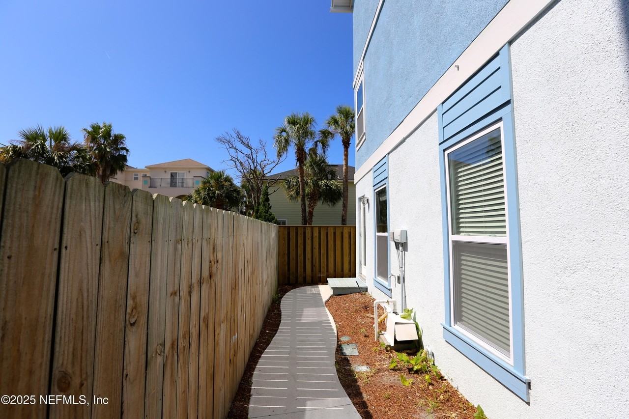 630 2nd St S Apt 4 #4 - Photo 4 of 16