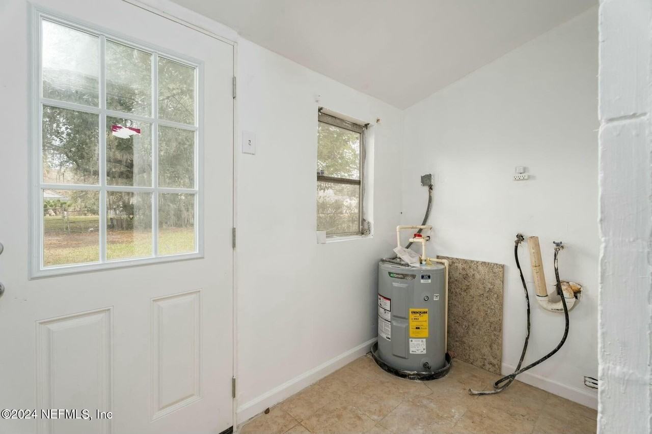 2221 Commonwealth Ave - Photo 6 of 11