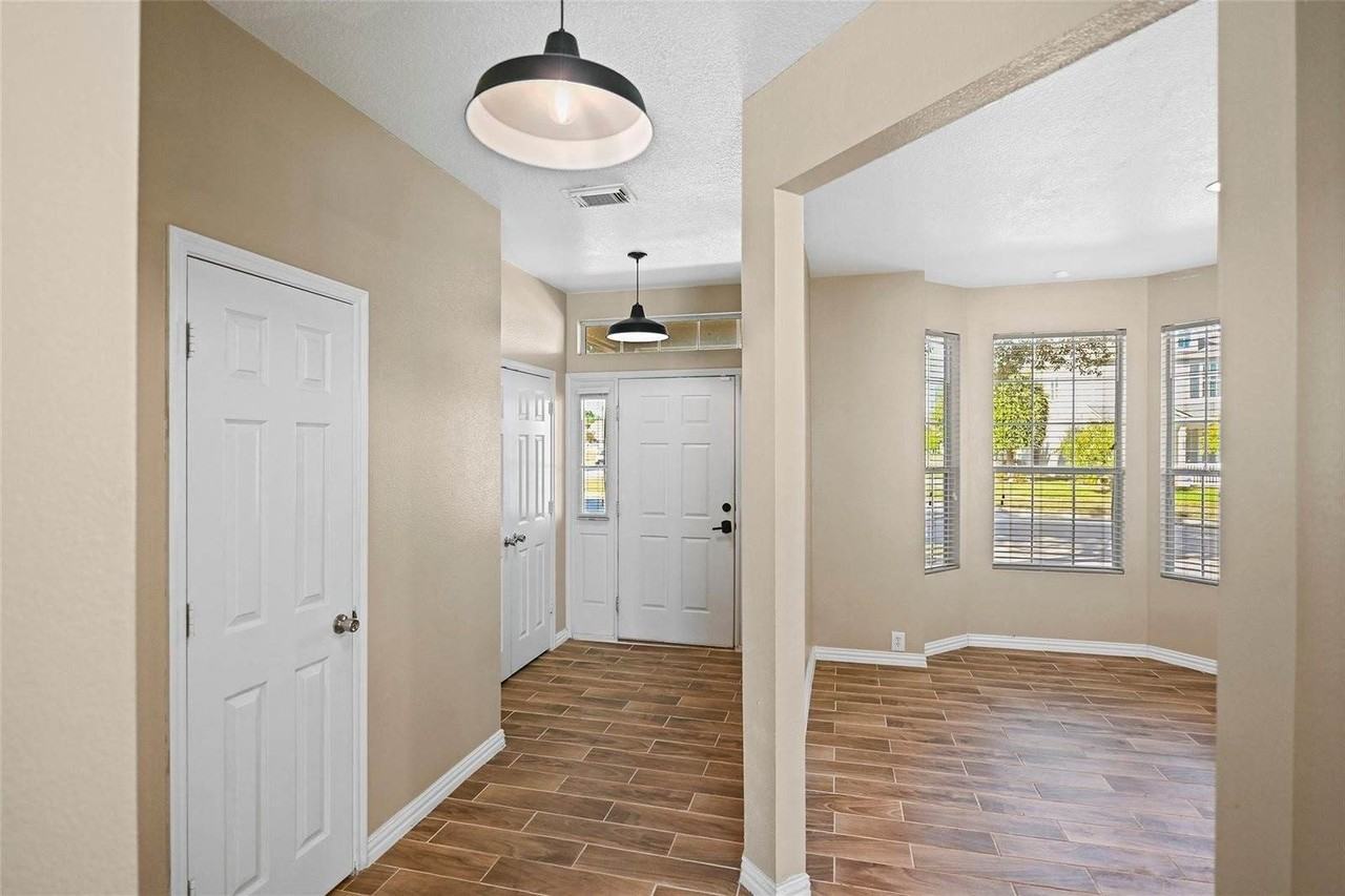 9706 Coyote Creek Dr - Photo 4 of 31