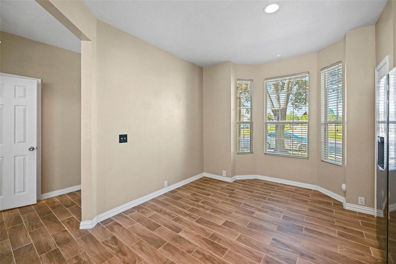 9706 Coyote Creek Dr - Photo 6 of 31