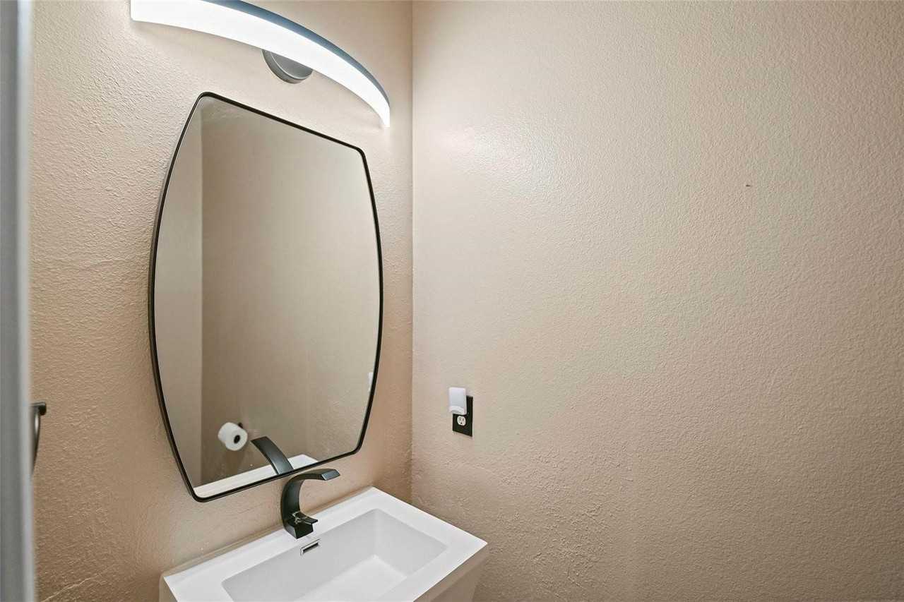 9706 Coyote Creek Dr - Photo 7 of 31