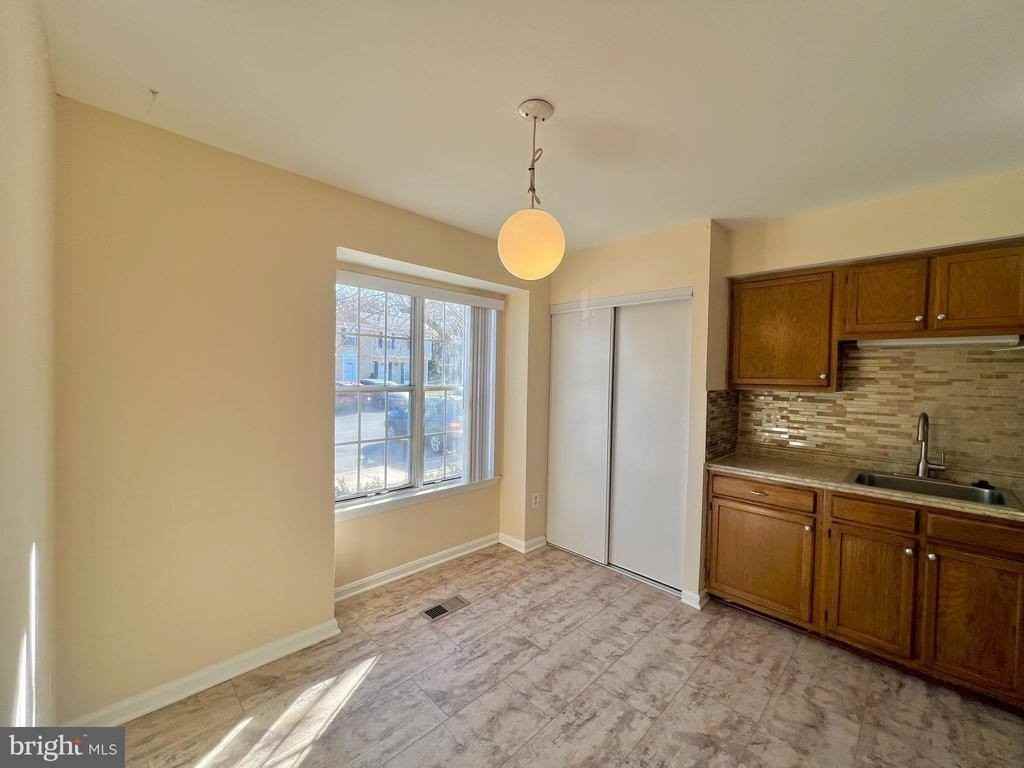 1707 Featherwood St - Photo 2 of 15