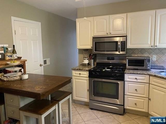 573 Lafayette Ave - Photo 4 of 11