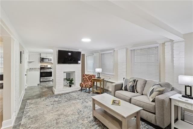 1432 Melpomene St - Photo 3 of 11