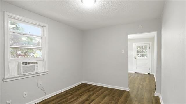 1811 Hollygrove St - Photo 4 of 8