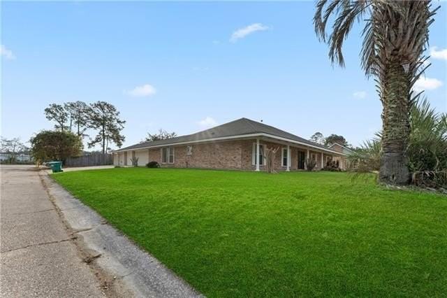 601 Rue Cannes - Photo 4 of 26