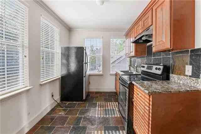 1925 1/2 Burdette St - Photo 3 of 8