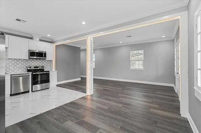 703 Leboeuf St - Photo 5 of 18