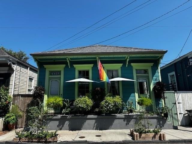 2425 Royal St - Photo 2 of 25