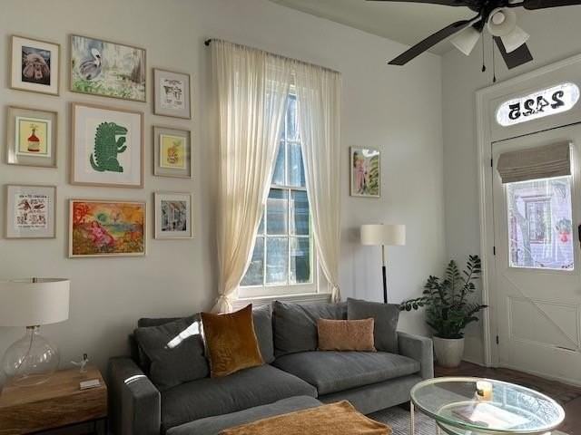 2425 Royal St - Photo 4 of 25