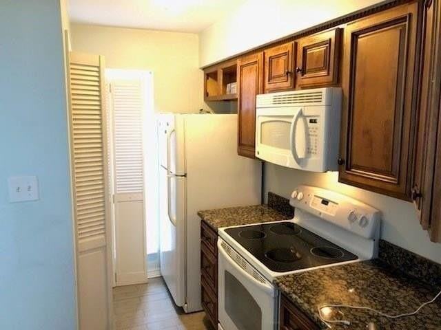 3320 N Arnoult Rd - Photo 3 of 8