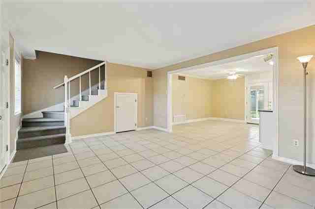 729 Hermes Pl - Photo 2 of 12