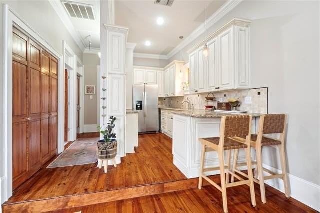 215 N Scott St - Photo 6 of 15