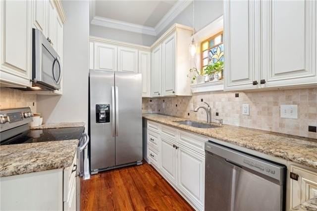 215 N Scott St - Photo 7 of 15