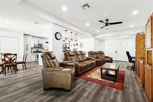 1929 Green Oaks Dr - Photo 3 of 17