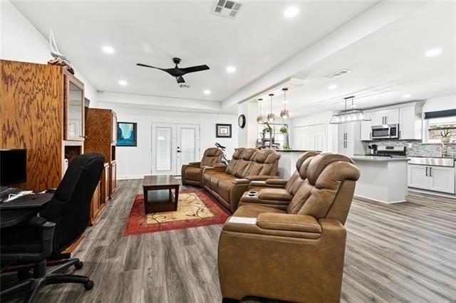 1929 Green Oaks Dr - Photo 4 of 17