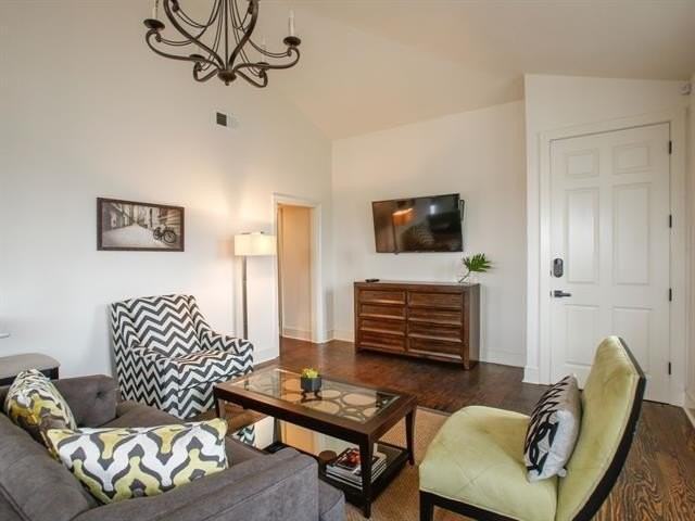 937 Saint Louis St #3 - Photo 4 of 17