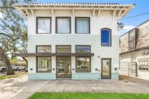 featured image of 2600 Ursulines Ave #202