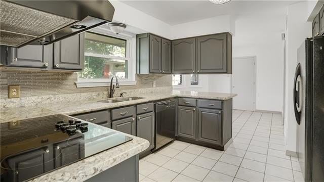 2555 Prancer St - Photo 5 of 25