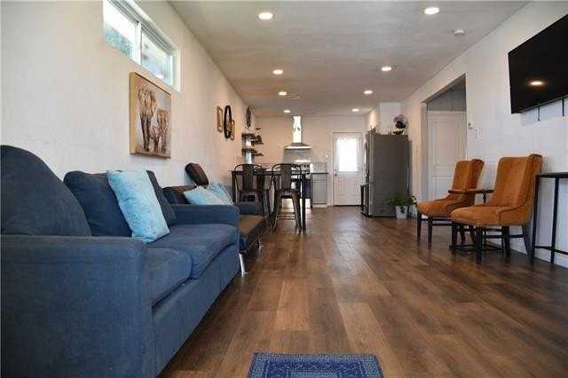 2943 Memorial Park Dr - Photo 2 of 9