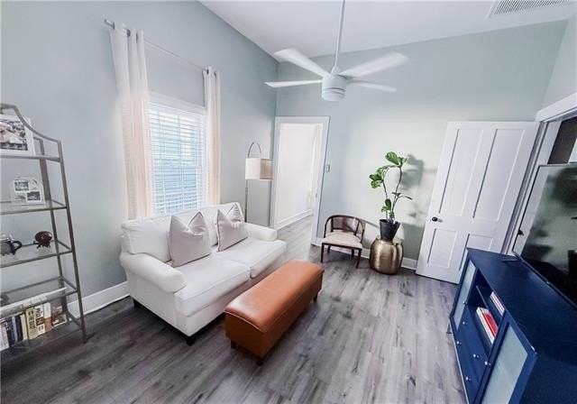 2115 Chippewa St - Photo 7 of 15