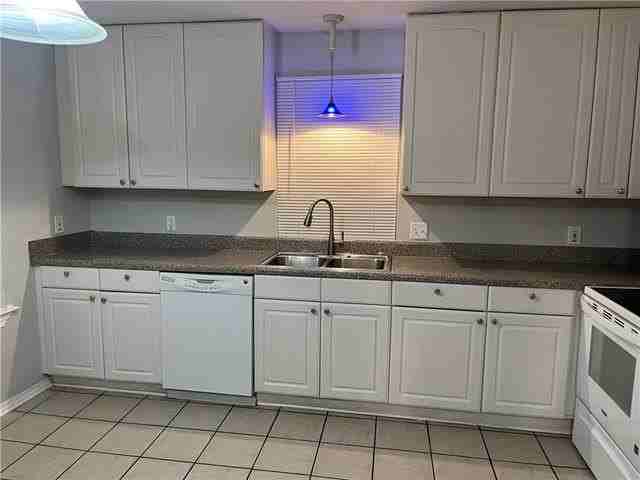 4905 Hearst St - Photo 7 of 24
