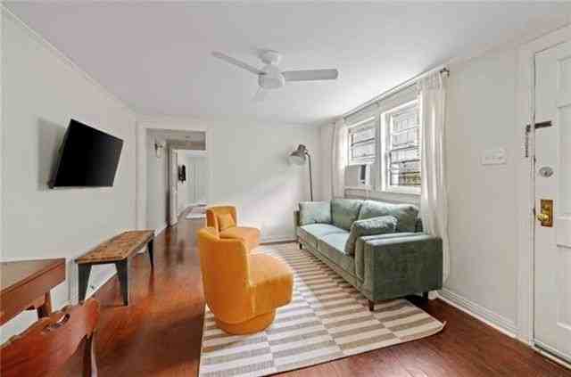 5624 1/2 Annunciation St - Photo 2 of 10