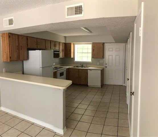 526 N Pierce St - Photo 4 of 9