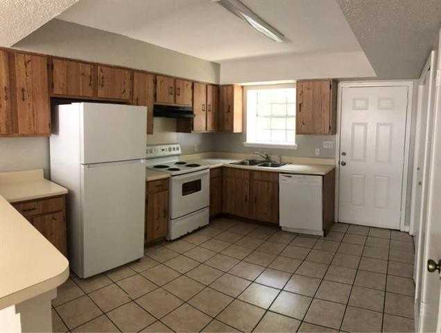 526 N Pierce St - Photo 5 of 9