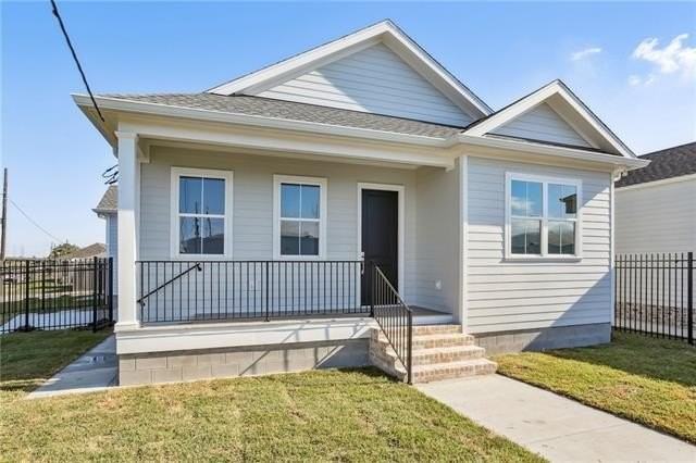 9215 S Claiborne Ave - Photo 2 of 16