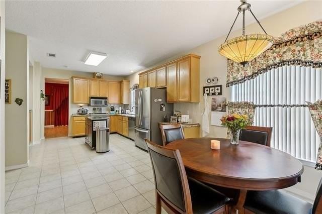 3126 Meadow Lake Dr E - Photo 5 of 11